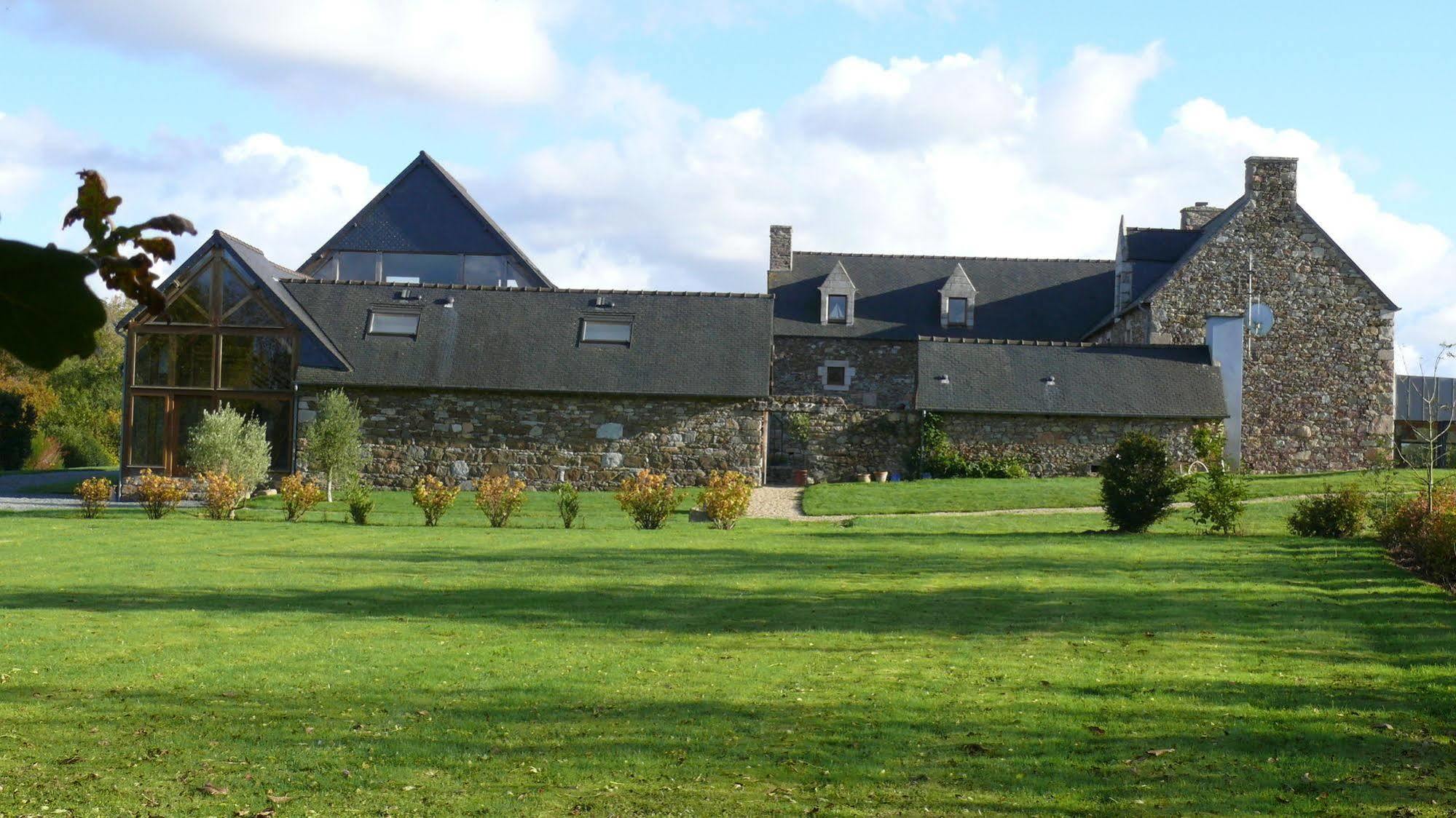 Hotel Domaine De Kermodest Quemper-Guézennec Exterior foto